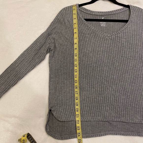 AE⭐️2/$25⭐️ribbed long sleeve grey v-neck top - Picture 3 of 5